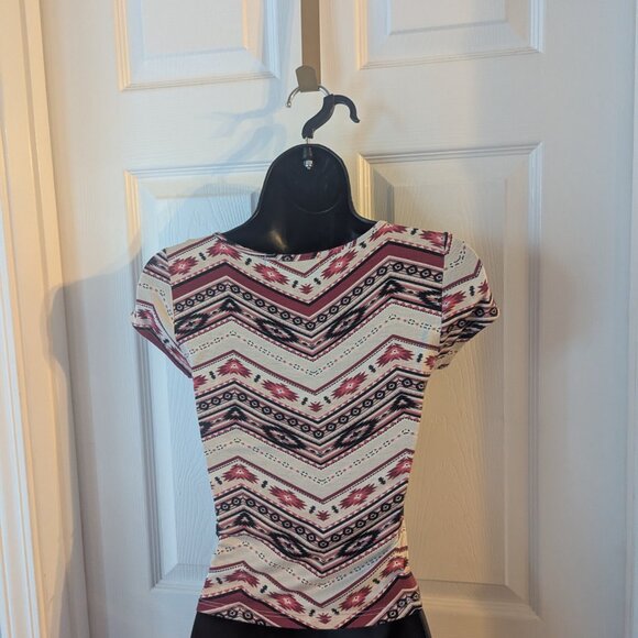 NWT Living doll tee shirt multicolored geometric print - XS - Picture 3 of 6